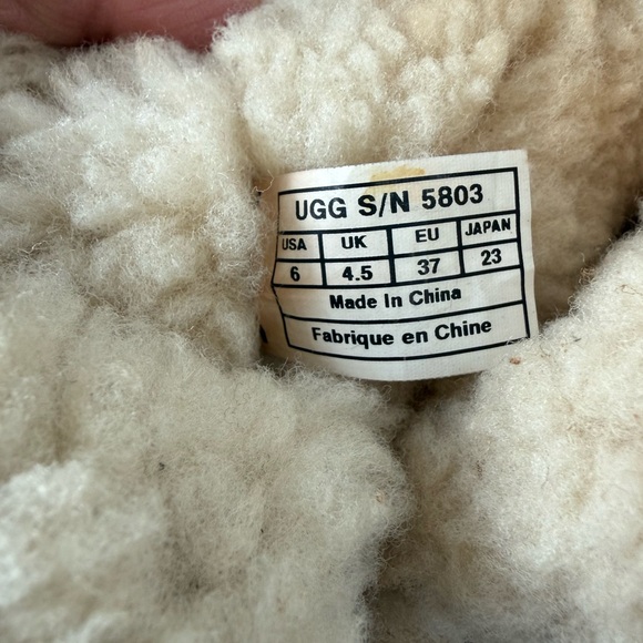 UGG Mini Bailey Button II Shearling Lined Boots 6 - Picture 10 of 10